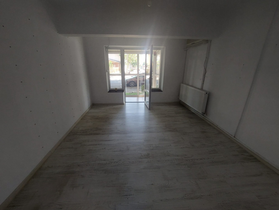 Capitol, imobil cu INTRARE DIN STRADA, 2 camere