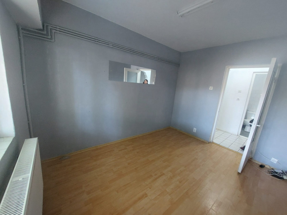 Capitol, imobil cu INTRARE DIN STRADA, 2 camere