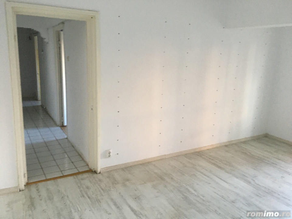 Capitol, imobil cu INTRARE DIN STRADA, 2 camere