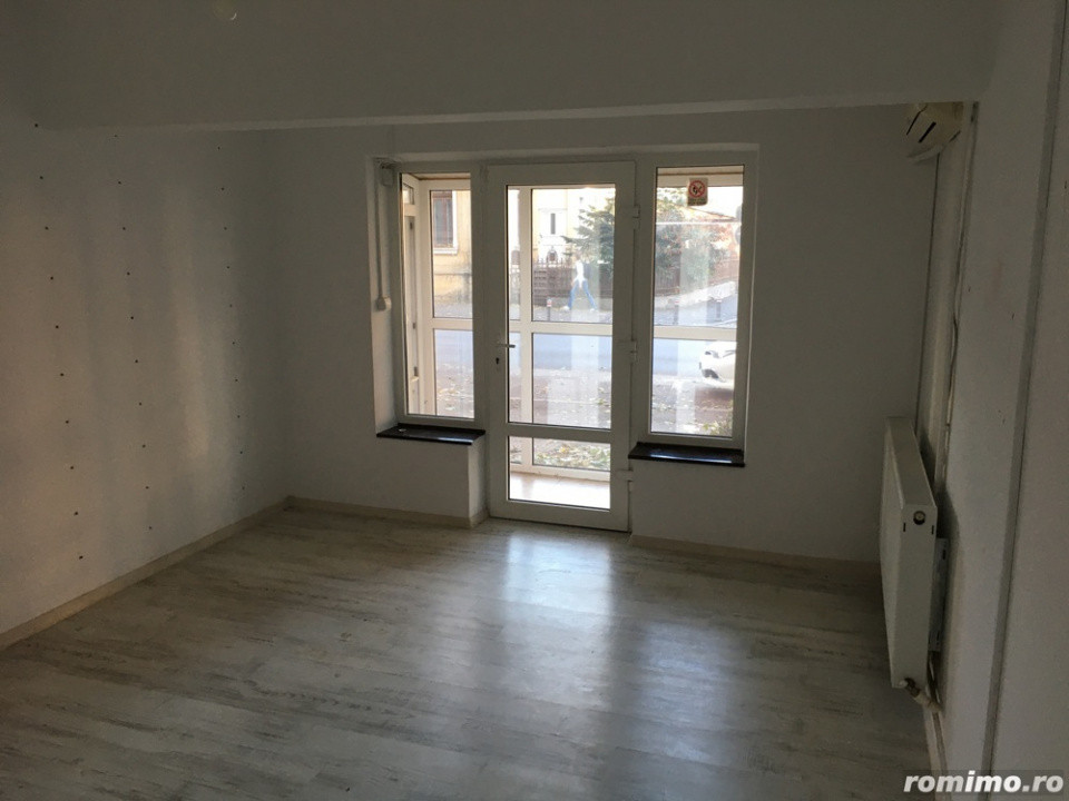 Capitol, imobil cu INTRARE DIN STRADA, 2 camere