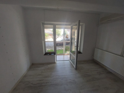 Capitol, imobil cu INTRARE DIN STRADA, 2 camere