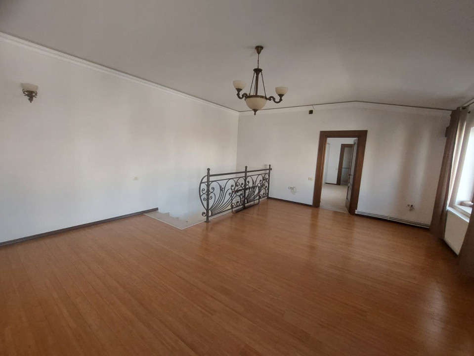 Tomis II, imobil 7camere, ideal sediu firmă / activități de birouri