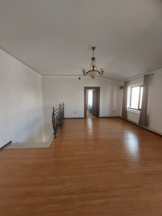 Tomis II, imobil 7camere, ideal sediu firmă / activități de birouri