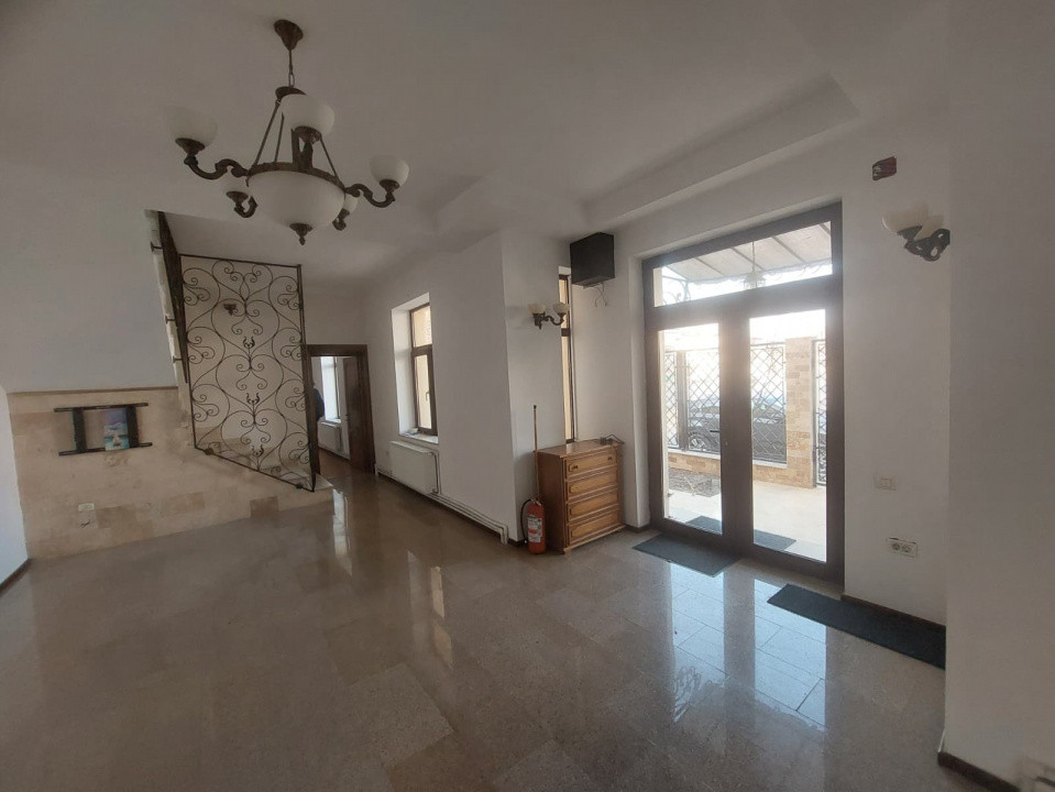 Tomis II, imobil 7camere, ideal sediu firmă / activități de birouri