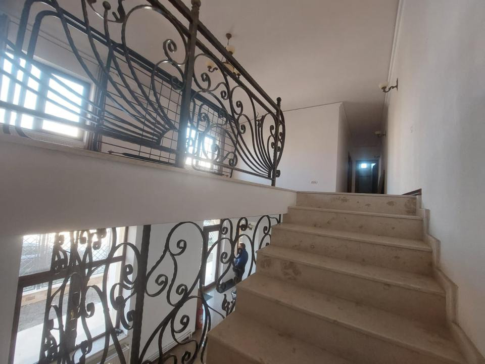 Tomis II, imobil 7camere, ideal sediu firmă / activități de birouri