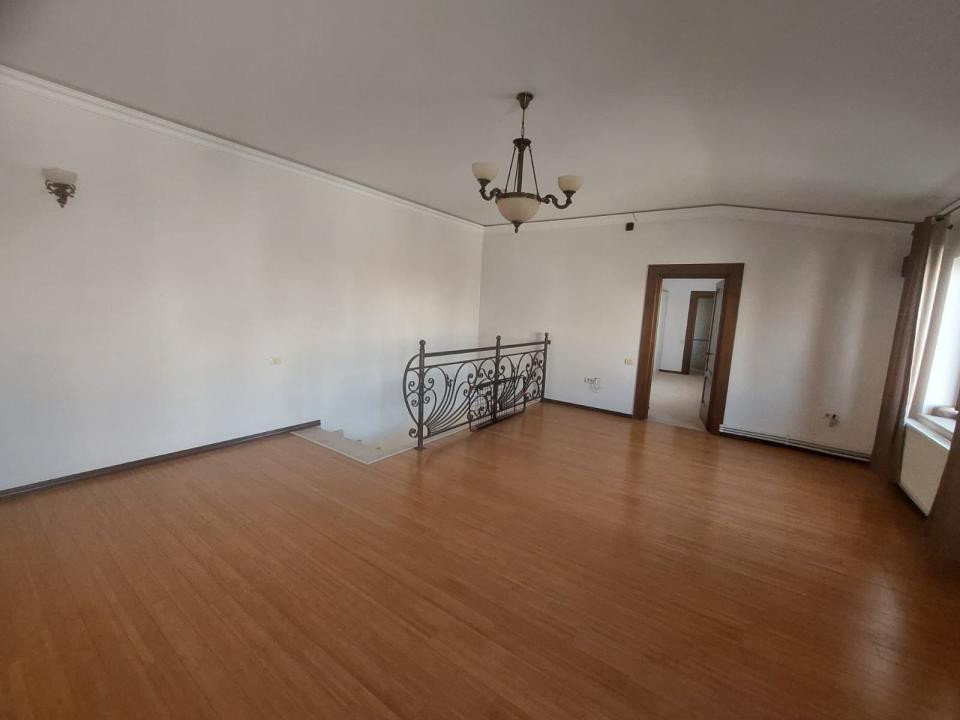 Tomis II, imobil 7camere, ideal sediu firmă / activități de birouri