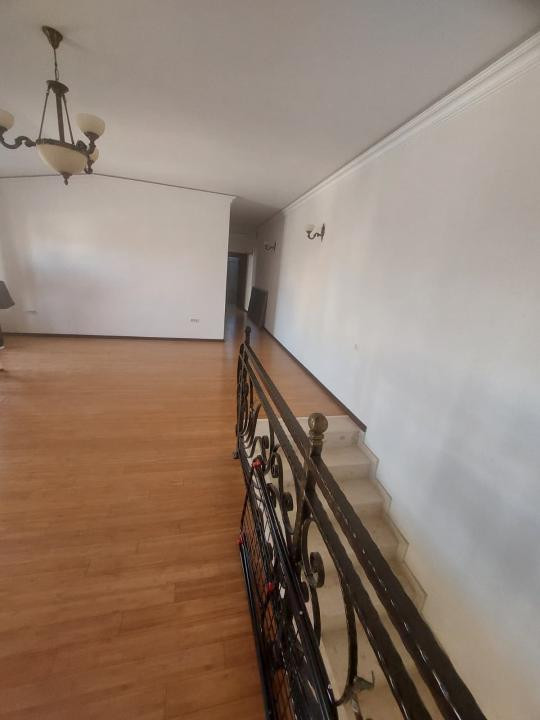 Tomis II, imobil 7camere, ideal sediu firmă / activități de birouri