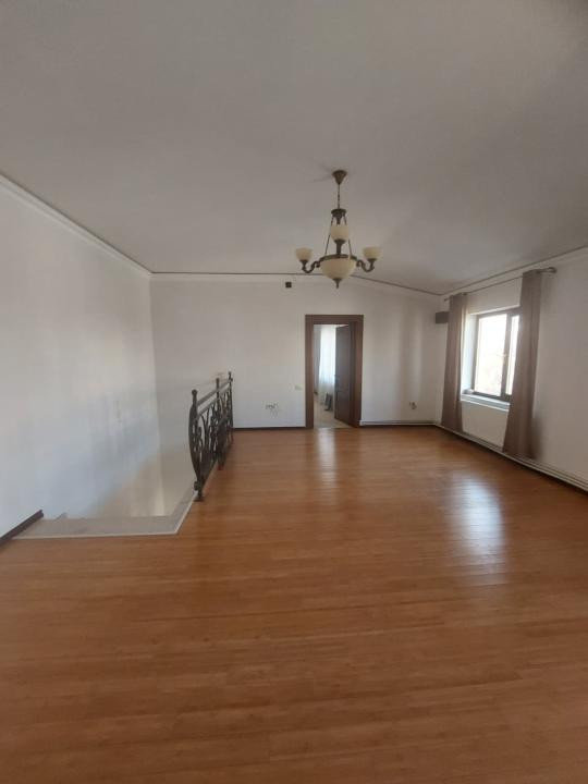 Tomis II, imobil 7camere, ideal sediu firmă / activități de birouri