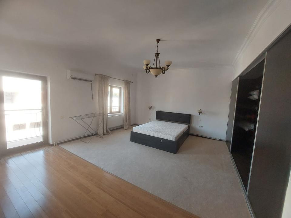 Tomis II, imobil 7camere, ideal sediu firmă / activități de birouri