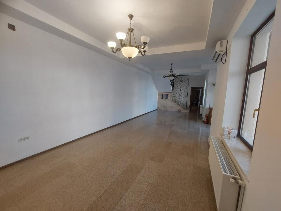 Tomis II, imobil 7camere, ideal sediu firmă / activități de birouri