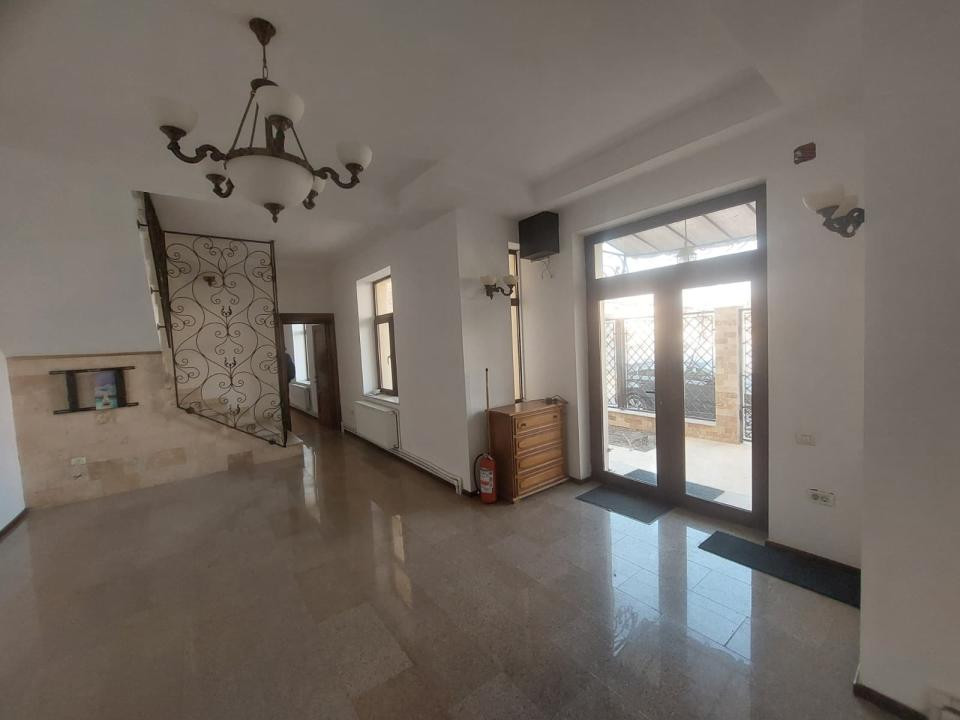 Tomis II, imobil 7camere, ideal sediu firmă / activități de birouri