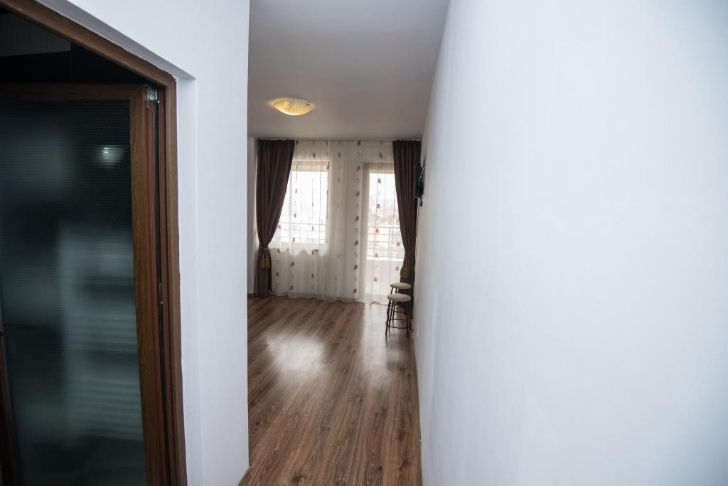 Imobil D+P+2, 11 camere cu baie proprie, UTILITATI INCLUSE!