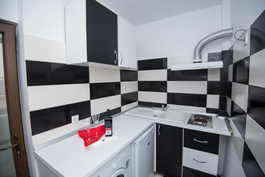 Imobil D+P+2, 11 camere cu baie proprie, UTILITATI INCLUSE!