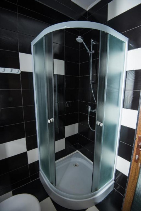 Imobil D+P+2, 11 camere cu baie proprie, UTILITATI INCLUSE!