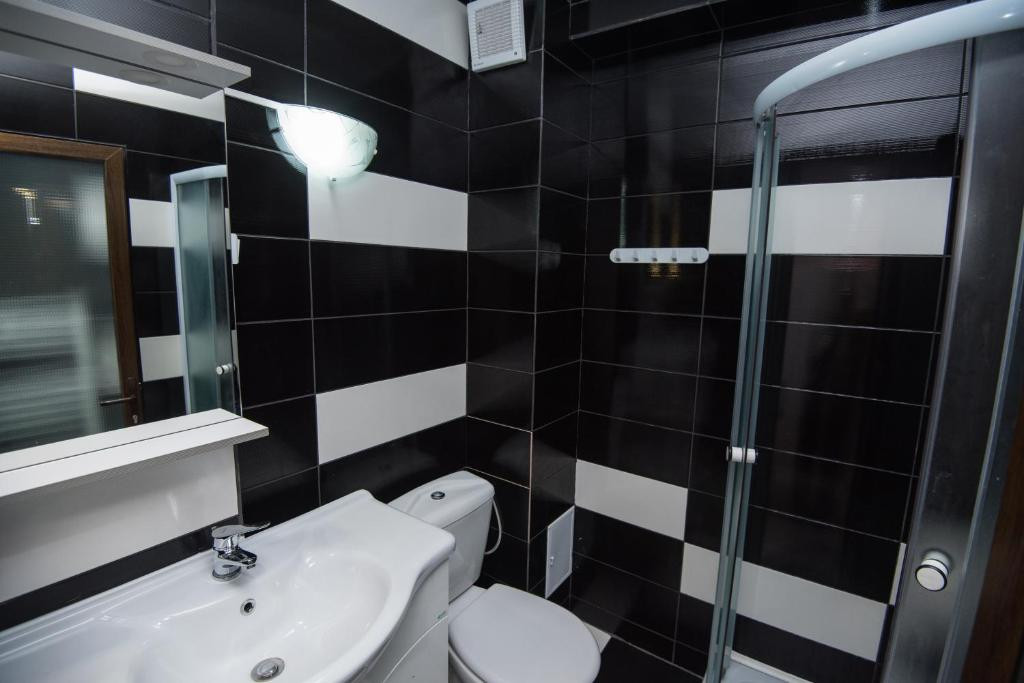 Imobil D+P+2, 11 camere cu baie proprie, UTILITATI INCLUSE!