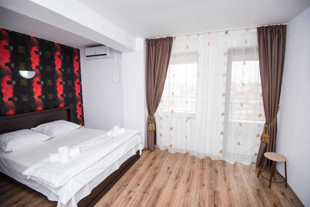 Imobil D+P+2, 11 camere cu baie proprie, UTILITATI INCLUSE!