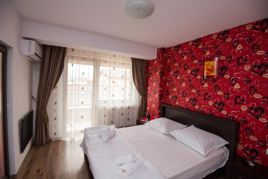 Imobil D+P+2, 11 camere cu baie proprie, UTILITATI INCLUSE!