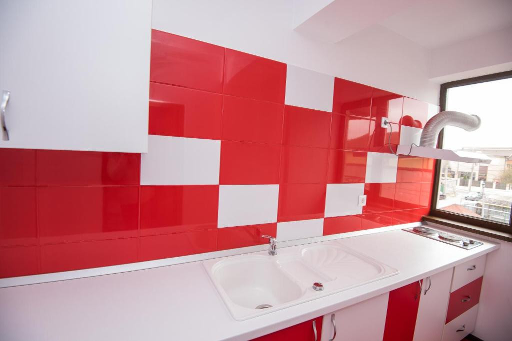 Imobil D+P+2, 11 camere cu baie proprie, UTILITATI INCLUSE!