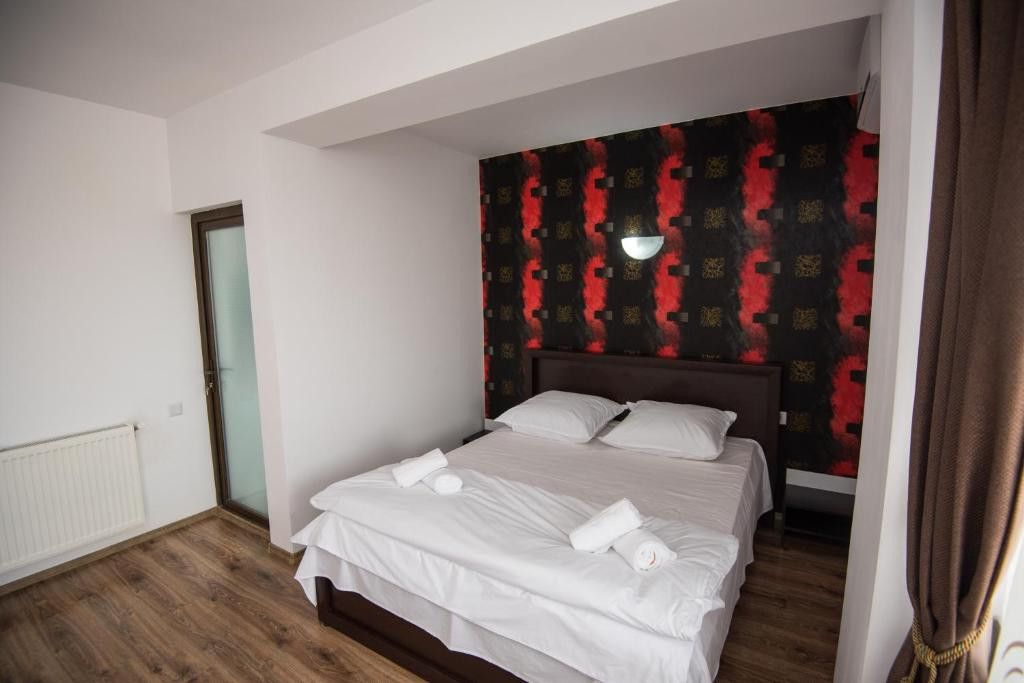 Imobil D+P+2, 11 camere cu baie proprie, UTILITATI INCLUSE!