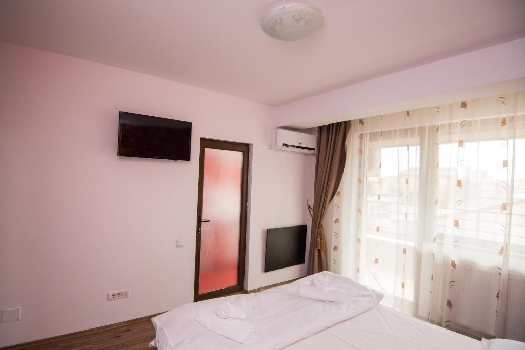 Imobil D+P+2, 11 camere cu baie proprie, UTILITATI INCLUSE!