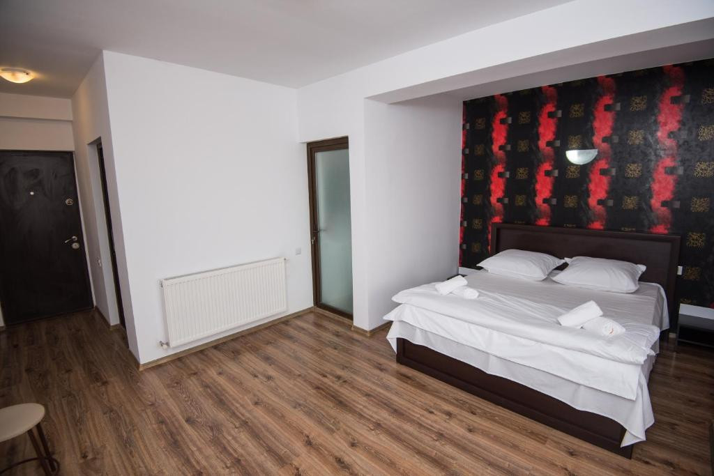 Imobil D+P+2, 11 camere cu baie proprie, UTILITATI INCLUSE!