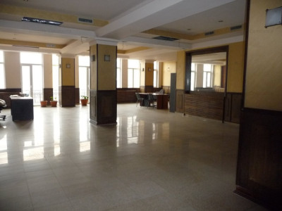 Ultracentral - bd. Tomis, SPATIU COMERCIAL 350 mp., etaje 1/2