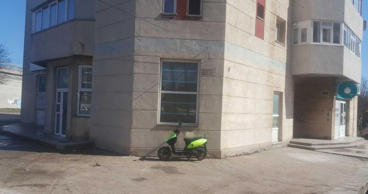 Km. 4- 5  - bd. Aurel Vlaicu, spatiu 147 mp., 3 intrari