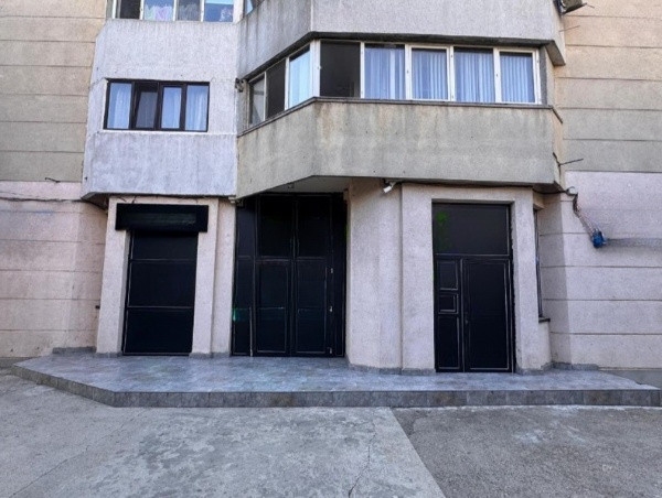 Km. 4- 5  - bd. Aurel Vlaicu, spatiu 147 mp., 3 intrari