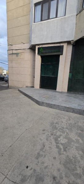 Km. 4- 5  - bd. Aurel Vlaicu, spatiu 147 mp., 3 intrari
