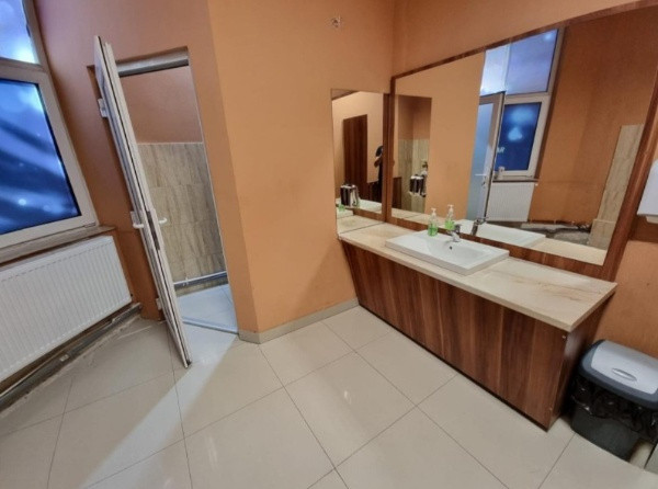 Km. 4- 5  - bd. Aurel Vlaicu, spatiu 147 mp., 3 intrari