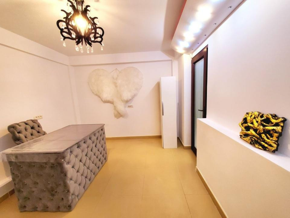 Km. 5 - Sos. Mangalie, spatiu birouri, renovat