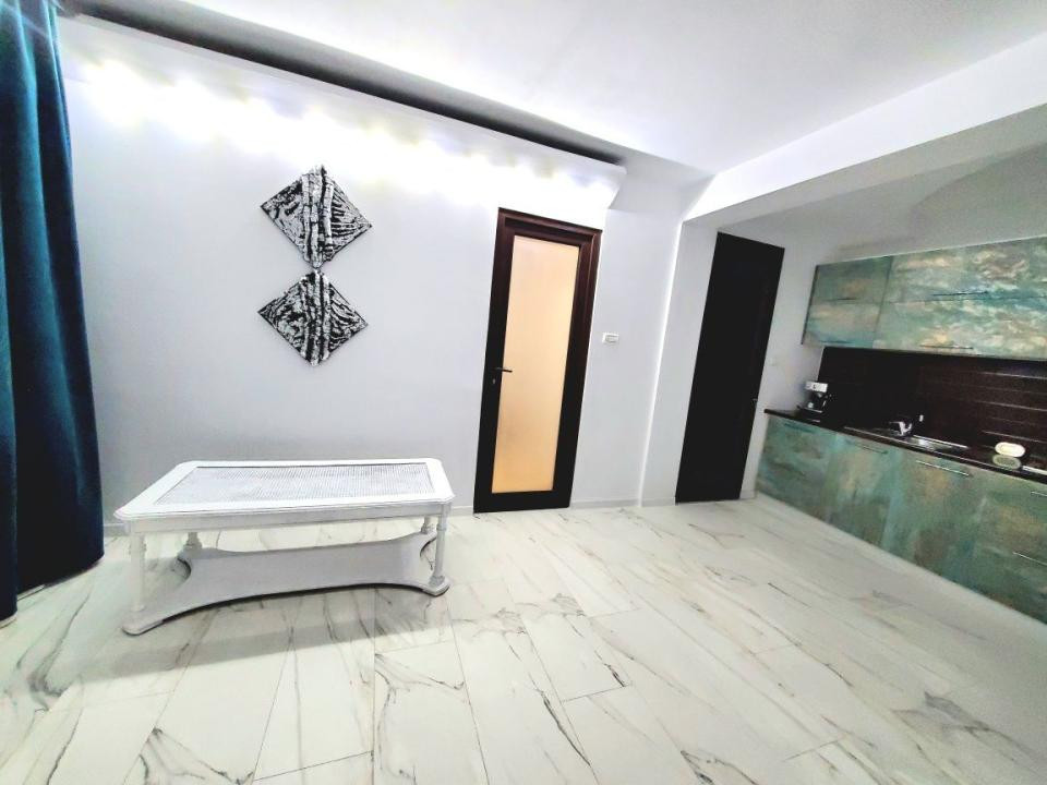 Km. 5 - Sos. Mangalie, spatiu birouri, renovat