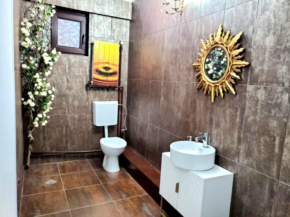 Km. 5 - Sos. Mangalie, spatiu birouri, renovat