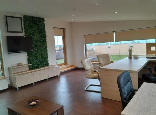 Spatiu birouri modern, mobilat integral