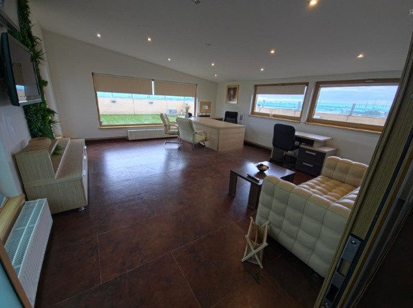 Spatiu birouri modern, mobilat integral