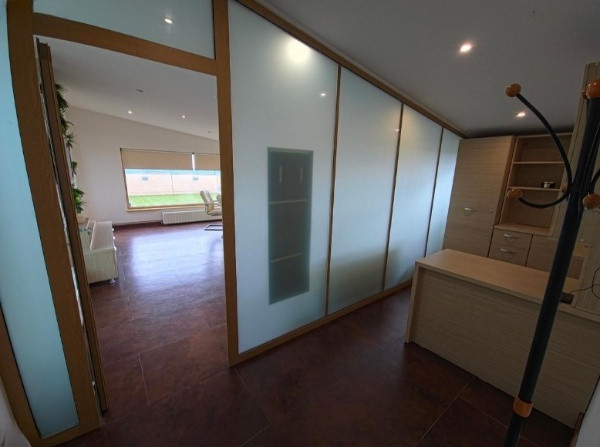 Spatiu birouri modern, mobilat integral