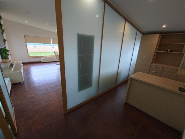 Spatiu birouri modern, mobilat integral