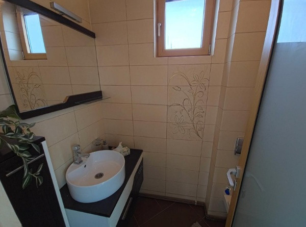 Spatiu birouri modern, mobilat integral