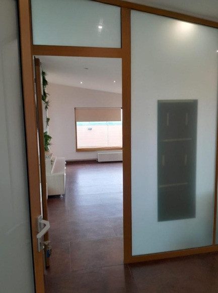 Spatiu birouri modern, mobilat integral