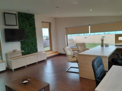 Spatiu birouri modern, mobilat integral