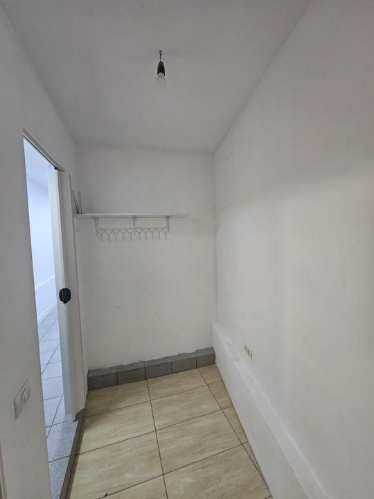 Stadion, spatiu 34 mp., intrare din strada