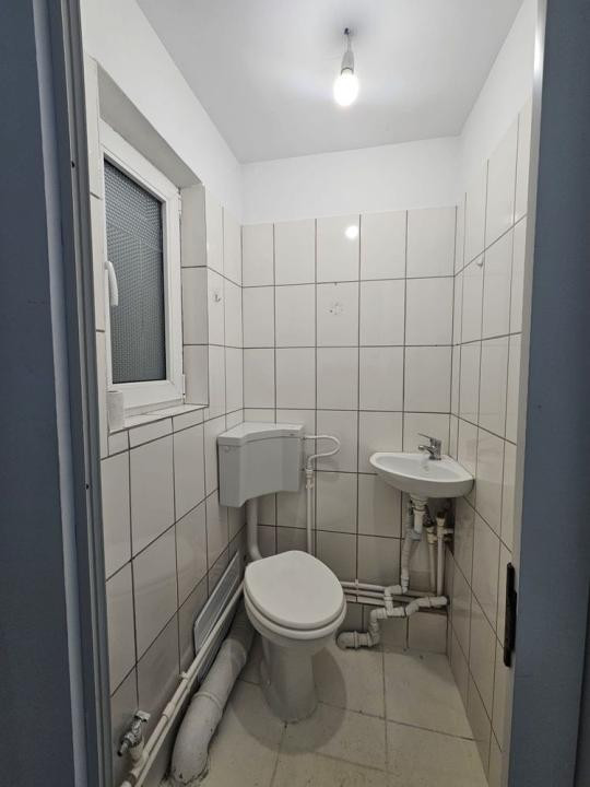 Stadion, spatiu 34 mp., intrare din strada