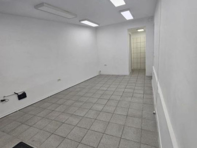 Stadion, spatiu 34 mp., intrare din strada