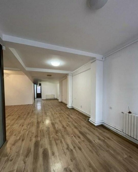 Trocadero, spatiu comercial 100 mp., trafic intens