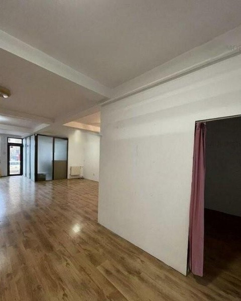 Trocadero, spatiu comercial 100 mp., trafic intens