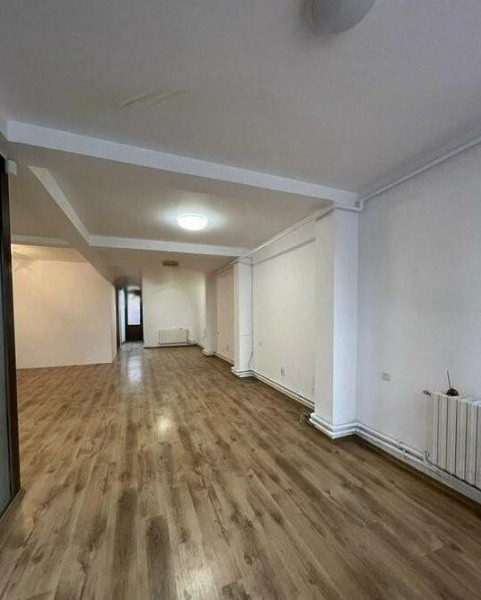 Trocadero, spatiu comercial 100 mp., trafic intens