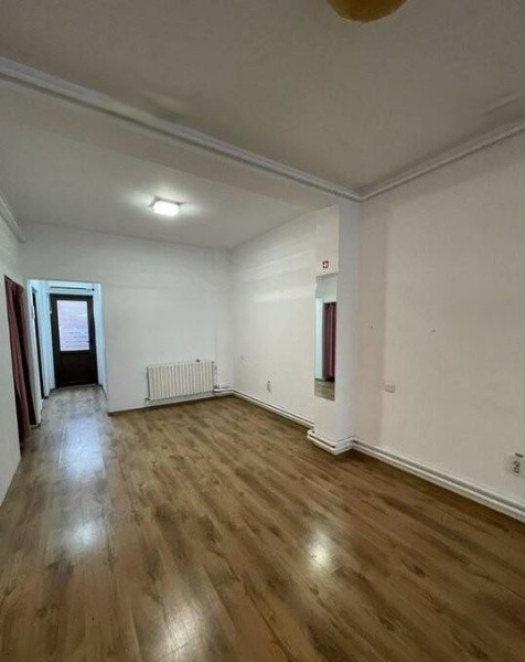 Trocadero, spatiu comercial 100 mp., trafic intens