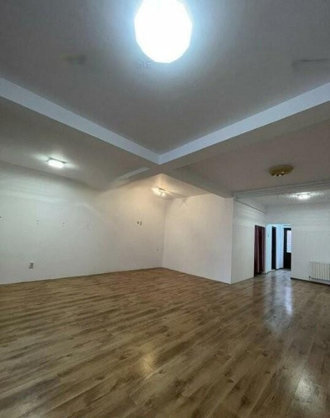 Trocadero, spatiu comercial 100 mp., trafic intens