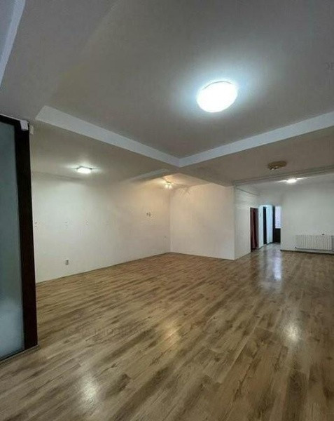 Trocadero, spatiu comercial 100 mp., trafic intens