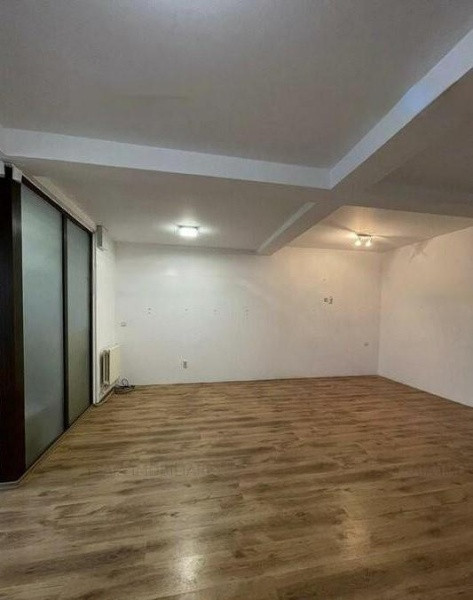 Trocadero, spatiu comercial 100 mp., trafic intens